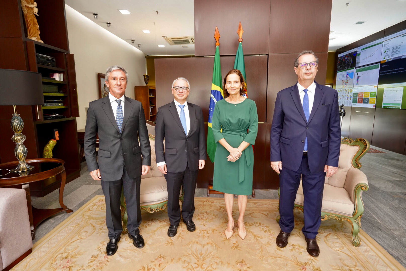 Governadora destaca ampliação das relações entre Ceará e Portugal em visita de secretários de Estado e embaixador